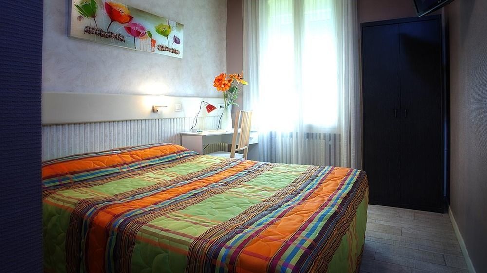 Hotel Saint Philibert Турню Екстериор снимка